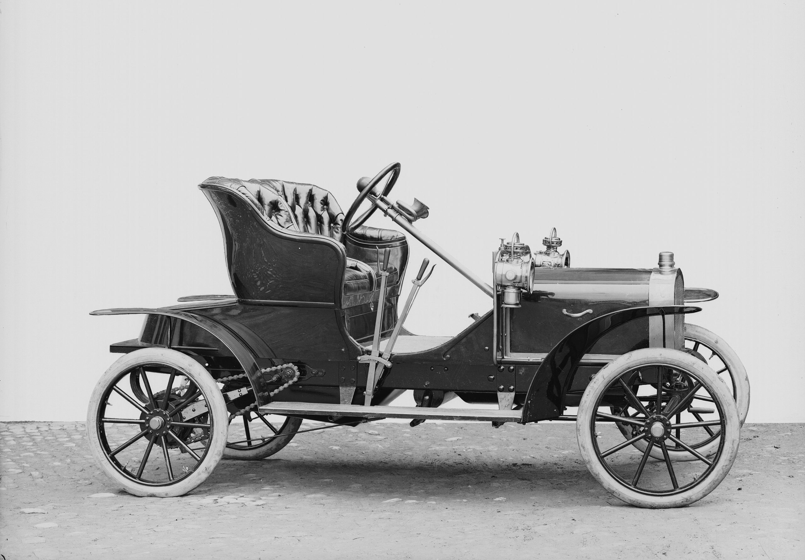 002-5 A1 black first Kopie